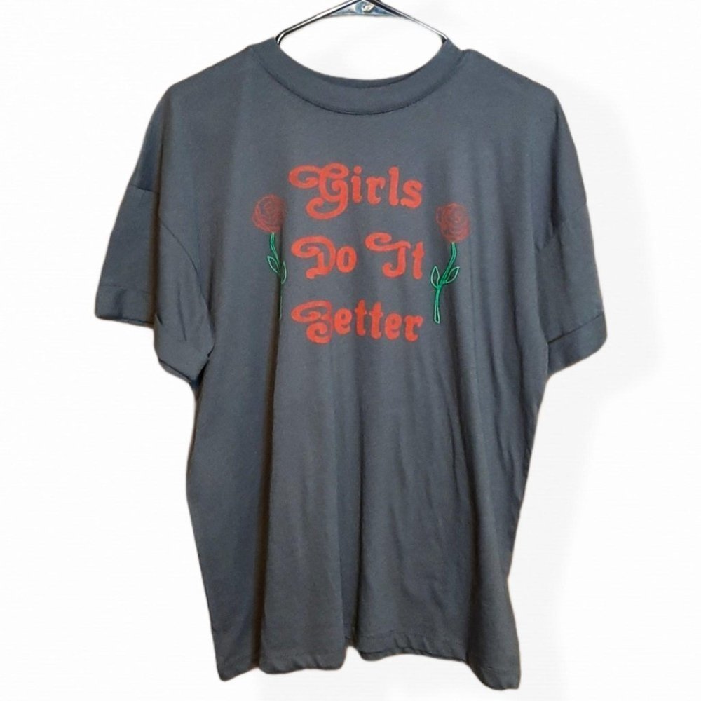 Girl Dangerous Girls Do it Better Rose Tee sz S
